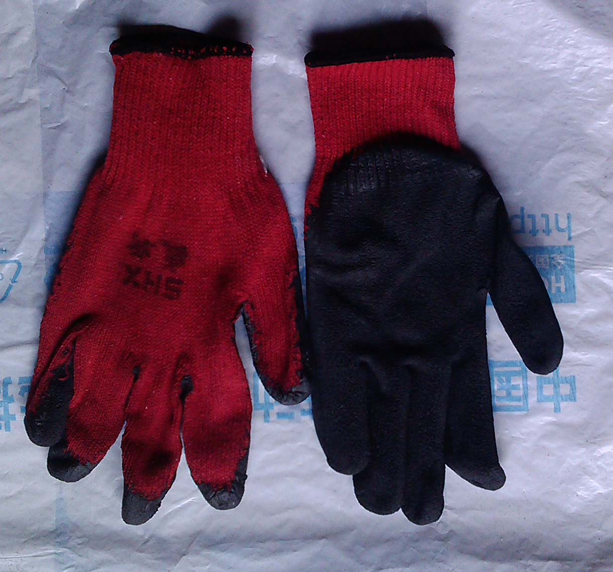 红纱黑拉毛乳胶手套 法兰工艺的匠心之作